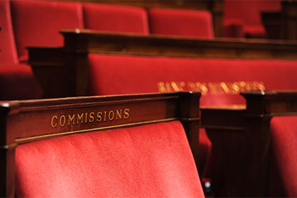 À l’Assemblée, le jeu des chaises musicales