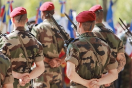 Rétablissement du service militaire : les « pour » et les « contre »