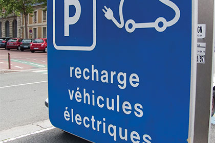 Les Français ne veulent pas partir en vacances en voiture électrique